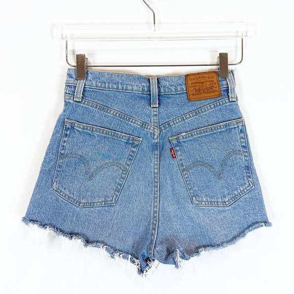 Levi's Ribcage Premium Denim Cut-Off High Rise Shorts Light Wash Women's Size 26 - Picture 2 of 4